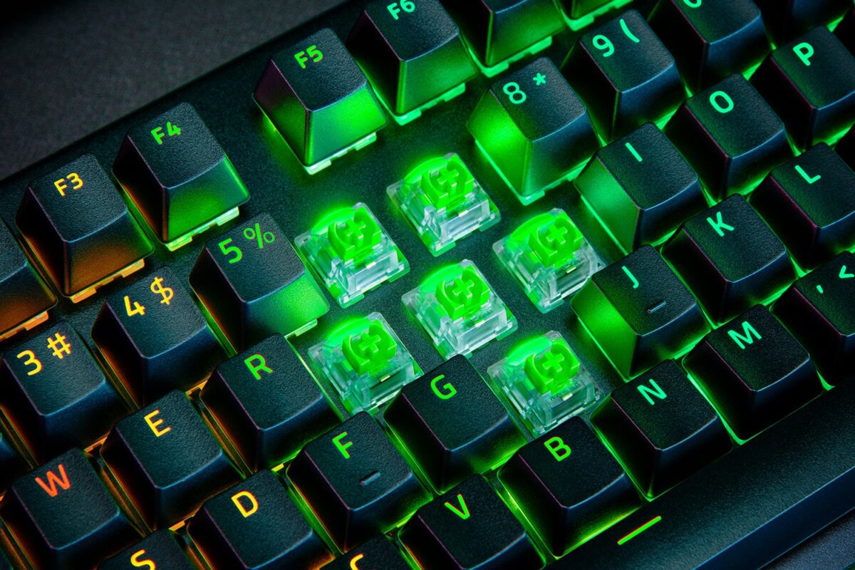 کیبورد ریزر مدل BlackWidow V4 Green Switch
