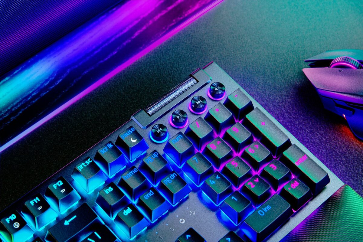 کیبورد ریزر مدل BlackWidow V4 Green Switch